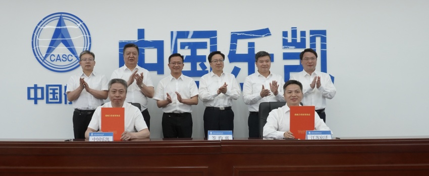 中國樂凱與宿遷市簽訂合作協(xié)議 侯景濱、李東會見宿遷市委書記陳忠偉并共同見證簽約