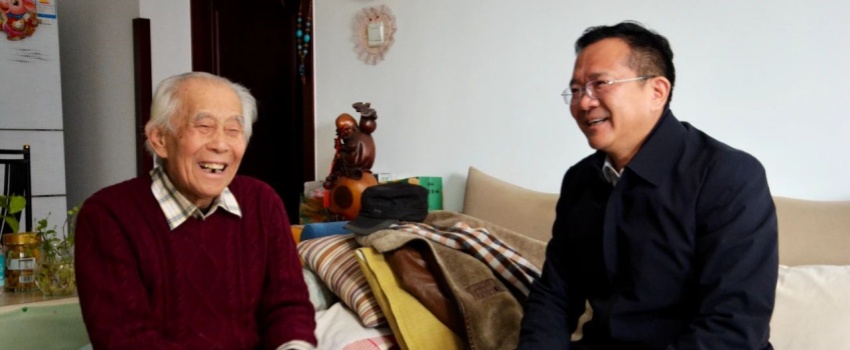 中國樂凱黨委領(lǐng)導(dǎo)看望慰問樂凱老領(lǐng)導(dǎo)、老專家、老干部、老黨員及生活困難職工